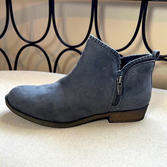 Dr. Scholl's Other - New! Dr. Scholl’s Hayzel ankle boots gray faux suede girls size 5
